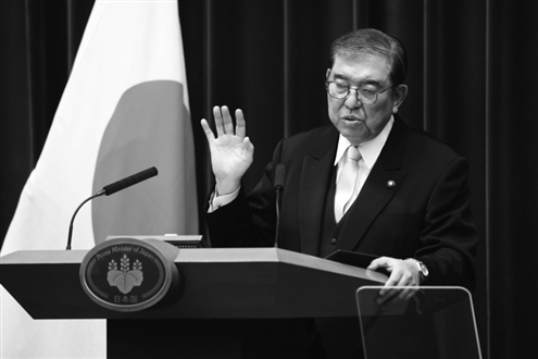 2024年11月11日,日本首相石破茂在日本东京首相官邸出席记者会 新华社发